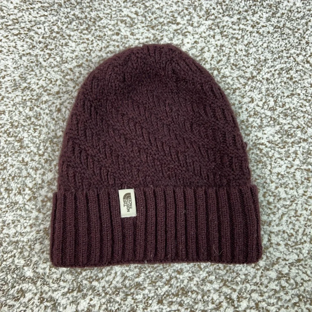The North Face Hat Beanie Mens One Size Red Knit Winter‎ Outdoor Casual Hiking